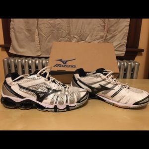 Mizuno Wave Tornado 8